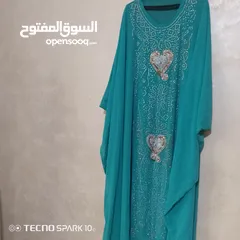  5 فساتين وثواب اي واحد خمسه دنانير