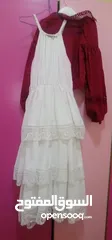  12 فستان ابيض و جاكيت خمري