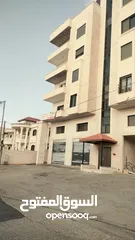  1 شقة سوبر ديلوكس جديدة البناء  بيتونيا مساحة 200م2  بجانب مسجد سيف الدين موقع سكني هادئ ومتميز