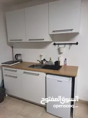  28 مستعجل - شقة مميزة للبيع 160 متر مع روف 55 متر حي الكرسي عمر البناء 10 سنوات