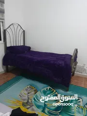  3 تخت تفصيل لون دهبي من غير فرشه ب 20 دينار