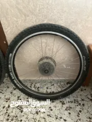  4 بسكليت غيارات لوون ازرق سرعات 8 خلفي و 3 امامي بركات امامي وخلفي  فحمات ممتازه