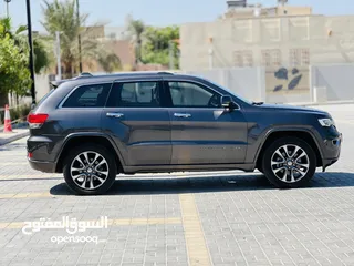  5 Jeep Grand Cherokee Overland 2017Model/Agent maintained/For sale