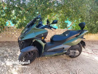  6 دراجة سكوتر كوادرو ثلاثية العجلات صناعة سويسرية محرك 350cc موديل 2019