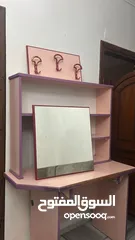  2 مكتب دراسي ومراية وعلاقة ملابس خشب لاتيه للبيع