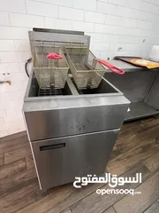  11 عدة مطعم وشاورما جاهزة للبيع شبه جديدة مع كفالتها