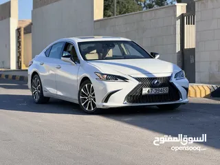  1 ‏Lexus Es300h 2019