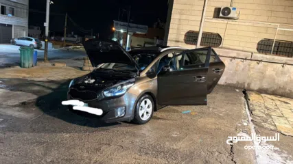  15 كيا كارينز 2016