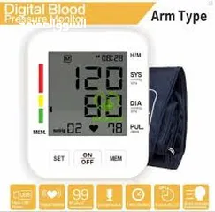  3 جهاز فحص و قياس مستوى ضغط الدم الناطق و ضربات القلب الالكتروني