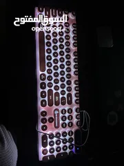  6 Glowing Pink Typewriter Style Keyboard لوحة مفاتيح ستايل الطابعة الكلاسيكي مضيء اللون وردي راقي جداً