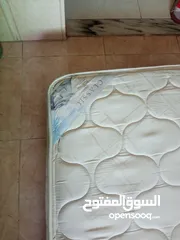  8 فرشة تخت مفرد و نص مستعمل بحالة جيدة التواصل على الواتس.