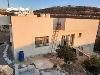  7 بيت مستقل وقوشان مستقل بناء حديث واجهتين حجر