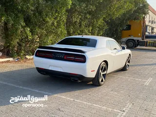  5 Dodge challenger... Model 2019...American specifications