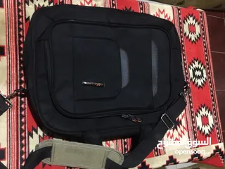 2 البيع شنطه لاب توب حاجه نضيفه وشغاله كويس
