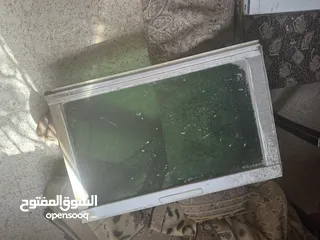  2 شبابيك الألمنيوم + أبواب خشب للبيع بحال الوكاله