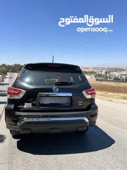  4 Nissan Pathfinder SV Hybrid  2020