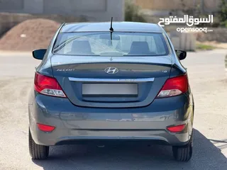 4 هيونداي اكسنت للبيع