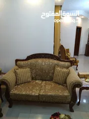  5 بيع  طقم ضيوف عشره مقاعد مكون من ثلاثيه ومجوزتين وثلاث مفارد استعمال قليل.مع برادي عدد2 عرض 290