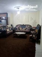  1 طقم كنب خشب زان شبه جديدة لبيع بسعر مغير