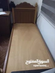  2 للبيع سرير خشب مفرد بحالة ممتازة