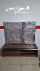  1 طاوله تلفزيون مع ظهر خشب جديده للبيع