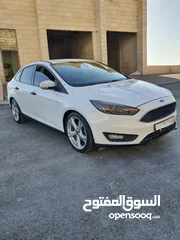  8 فورد فوكس سيدان للبيع