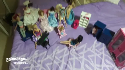  18 باربيات وملحقاتها بحاله جيده للبيع