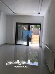  3 شقة فاخرة للبيع في الكرسي - خلف إدارة السير 165م مع ترس 25م تشطيب سوبر ديلوكس لم تسكن