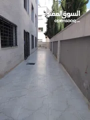  3 الكرسي 210م مع حديقة 120م وكراج خاص بسعر مغري