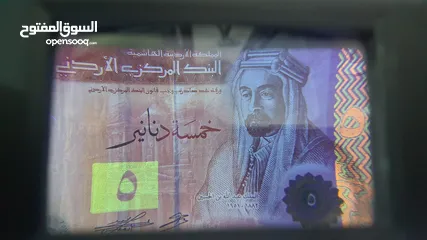  1 جهاز فحص النقود بحالة جيدة جداً