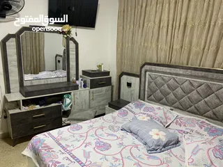  1 ‏ غرفة نوم فخمة تصلح للعرسان تأخذ بدل الجديد عبارة عن سرير مفرش حديد جك رفع هيدروليك وتسريحة مع ملحق