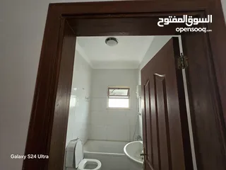  5 شقه للبيع الرابيه ضاحيه الحسين طابقيه لقطه للبيع المستعجل