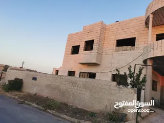  4 بيت مستقل موقع مميز ومنطقة هادئة   للبيع بسعر مناسب