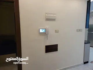  11 شقة مفروشة للإيجار