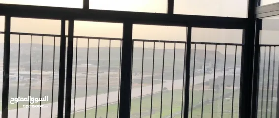  2 روف للبيع في شارع المطار  وفي امكانية ينقس شقتين  و اطلالة كتير مرتبا