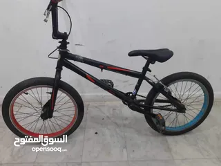  1 دراجة BMX بحالة ممتازة