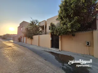  1 للبيع فيلا في الرفاع بوكوارة موقع ممتاز ....For sale villa in Riffa Bu Kowara Excellent location