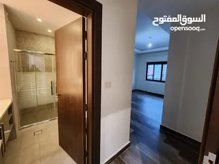  12 شقة أرضية فارغة للإيجار في الصويفية - ref: 14414