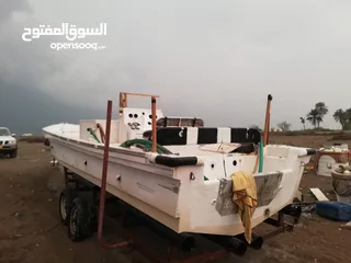  4 قارب مسطح 33 قدم مصنع وادي حام كلباء 2017 القارب فيه محياة للسمك الحي 2 واحد كبير فوق وثلاجة السطحة