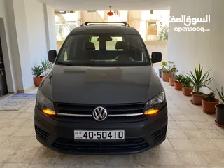  1 VW caddy 2017 in very good condition special color