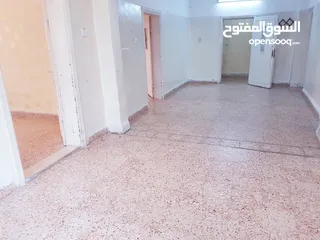  4 بيت للبيع في الحصن "قوشان مستقل" على مساحة ارض 908 م2 قرب شارع اربد عمان الرئيسي وصيدلية الشتاء