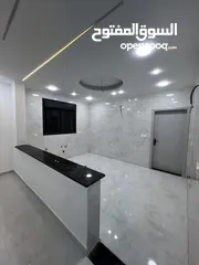  7 شقة للبيع منطقة الثامنة طابق روف هندسي 154 مع ترسات