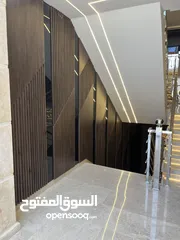  17 شقة شبه ارضي 240 متر مع ترس 250 متر و باربيكيو و شلال و كراج خاص في ضاحية النخيل تشطيب فندقي