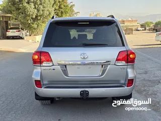  18 Land cruiser GXR V6 GCC 2012 Price 88,000 AED