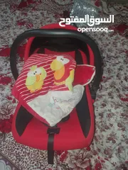  8 كوت أطفال شبه جديد   معاه كوفليه لون .احمر واسود