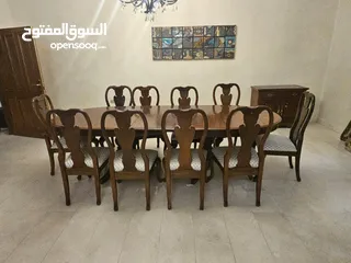  1 طاولة سفر خشب صولد 10 مقاعد قابلة للتكبير و التصغير بحالة ممتازة للبيع