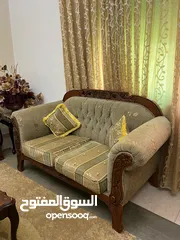  2 غرفة جلوس كامله مع طاولة سفرة بوضع ممتاز للبيع بسعر مغري