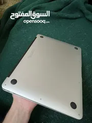  8 Macbook Air 2017مستعمل بحاله ممتازه ونظيف جدا عليه نظامين الماك و الويندوز