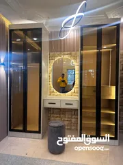  9 خزائن جامبو واجهات زجاج واضاء