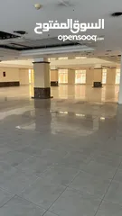  17 مجمع تجاري  ضخم جدا  للبيع في أفضل مواقع خلدا موقع حيوي ممتاز